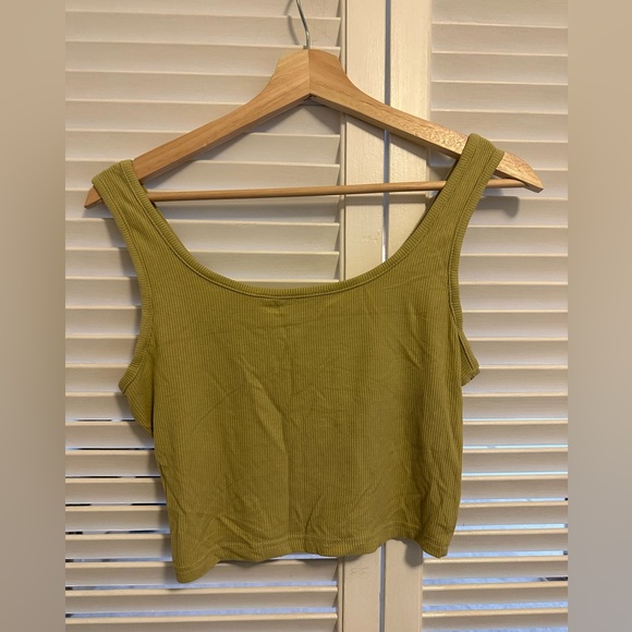 Shein cropped tank top - Picture 2 of 2